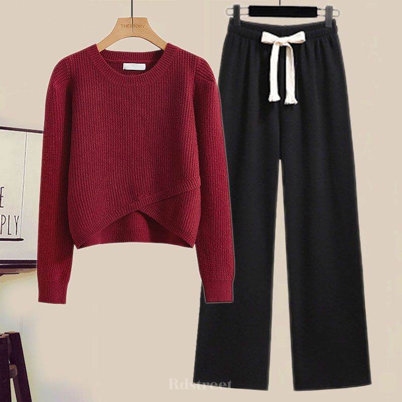 レッド セーター+ブラック パンツ