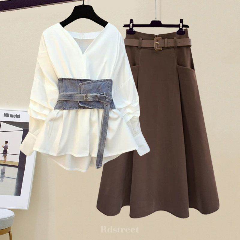 ホワイト/シャツ＋ ベルト付き＋コーヒー/スカート